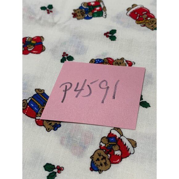 Christmas Teddy Bear Fabric 1/2 yard Holly Berry Details Holiday Pattern Cotton - Picture 4 of 4